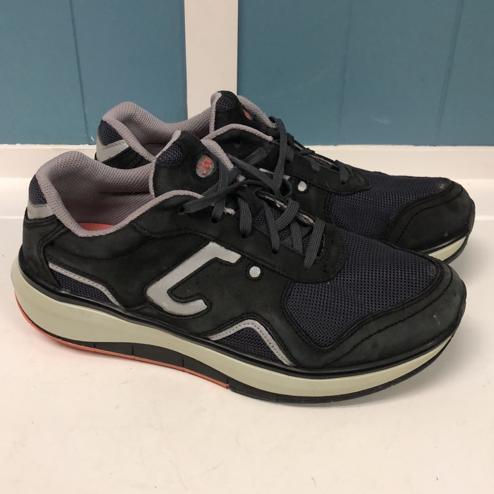 JOYA Waikiki‎ Women's size 9 Black Leather walking Sneaker